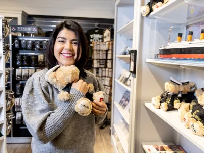 Visitor with the officer Bear at Titatic Gift Shop